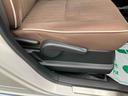 ７インチナビ／オートエアコン／カーペットマット／バイザー／運転席上下アジャスター／電動格納ミラー／ドアミラーターンランプ／キーフリーシステム／アイドリングストップ／レザーハンドル／スカッフプレート（千葉県）の中古車