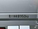 ４ＷＤ　５速マニュアル　ＥＴＣ　パワーウィンドウ　荷台三方開　荷台作業灯　リヤ４枚リーフ　ハロゲンフォグランプ　ボディー同色ドアミラー　バッテリカバー　大型ヘッドレスト　マニュアルエアコン　キーレス（千葉県）の中古車