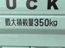 ４ＷＤ／ＣＶＴ　荷台三方開　衝突被害軽減ブレーキ　横滑り防止装置　コーナーセンサー　オートライト　オートハイビーム　トップシェイドガラス　オーバーヘッドシェルフ　アイドリングストップ　ＡＭ／ＦＭラジオ（千葉県）の中古車