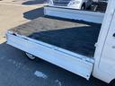 ４ＷＤ　５速ＭＴ　荷台三方開　リヤ４枚リーフ　荷台作業灯　バッテリーカバー　リヤデフロック　ＰＳ　ＡＭ／ＦＭラジオ　ハロゲンヘッドランプ　大型ヘッドレスト　サイドレバー式駐車ブレーキ　アシストグリップ（千葉県）の中古車
