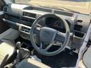 ４ＷＤ　５速ＭＴ　荷台三方開　リヤ４枚リーフ　ＬＥＤ荷台作業灯　バッテリーカバー　リヤデフロック　ＡＣ／ＰＳ　ハロゲンヘッドランプ　大型ヘッドレスト　サイドレバー式駐車ブレーキ　アシストグリップ（千葉県）の中古車