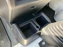 ４ＷＤ　５速ＭＴ　荷台三方開　リヤ４枚リーフ　ＬＥＤ荷台作業灯　バッテリーカバー　リヤデフロック　ＡＣ／ＰＳ　ハロゲンヘッドランプ　大型ヘッドレスト　サイドレバー式駐車ブレーキ　アシストグリップ（千葉県）の中古車