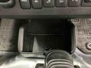 ４ＷＤ　５速ＭＴ　荷台三方開　リヤ４枚リーフ　荷台作業灯　ＬＥＤヘッドライト　バッテリーカバー　リヤスモークがラス　ＡＭ／ＦＭラジオ　衝突被害軽減装置　サイドレバー式駐車ブレーキ　大型アシストグリップ（千葉県）の中古車