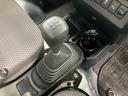 ４ＷＤ　５速ＭＴ　荷台三方開　リヤ４枚リーフ　荷台作業灯　ＬＥＤヘッドライト　バッテリーカバー　リヤスモークがラス　ＡＭ／ＦＭラジオ　衝突被害軽減装置　サイドレバー式駐車ブレーキ　大型アシストグリップ（千葉県）の中古車