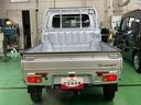 ４ＷＤ　５速ＭＴ　荷台三方開　リヤ４枚リーフ　荷台作業灯　ＬＥＤヘッドライト　バッテリーカバー　リヤスモークがラス　ＡＭ／ＦＭラジオ　衝突被害軽減装置　サイドレバー式駐車ブレーキ　大型アシストグリップ（千葉県）の中古車