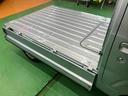 ４ＷＤ　５速ＭＴ　荷台三方開　リヤ４枚リーフ　荷台作業灯　ＬＥＤヘッドライト　バッテリーカバー　リヤスモークがラス　ＡＭ／ＦＭラジオ　衝突被害軽減装置　サイドレバー式駐車ブレーキ　大型アシストグリップ（千葉県）の中古車
