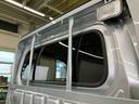 ４ＷＤ　５速ＭＴ　荷台三方開　リヤ４枚リーフ　荷台作業灯　ＬＥＤヘッドライト　バッテリーカバー　リヤスモークがラス　ＡＭ／ＦＭラジオ　衝突被害軽減装置　サイドレバー式駐車ブレーキ　大型アシストグリップ（千葉県）の中古車
