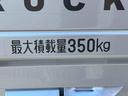 荷台三方開　バッテリーカバー　ＡＭ／ＦＭラジオ　ハロゲンヘッドランプ　オートライト　オートハイビーム　衝突被害軽減ブレーキ　マニュアルエアコン　アイドリングストップ　サイドレバー式パーキングブレーキ（千葉県）の中古車