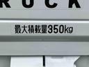 ４ＷＤ　ＣＶＴ　荷台三方開　リヤ４枚リーフ　荷台作業灯　ＬＥＤヘッドライト　パワーウィンドウ　電動格納ドアミラー　リヤスモークガラス　衝突被害軽減装置　キーフリー　ボタンスタート　大型アシストグリップ（千葉県）の中古車