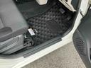 ＣＤチューナー　黒内装　１４インチアルミホイール　プッシュボタンスターター　運転席シートヒーター／リフター　オートエアコン　オート格納ドアミラー　横滑り防止装置　衝突被害軽減ブレーキ（千葉県）の中古車