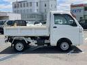 ４ＷＤ　５速マニュアル　荷台三方開　リヤ４枚リーフ　バッテリーカバー　リヤデフロック　マニュアルエアコン　パワステ　ハロゲンヘッドランプ　大型ヘッドレスト　サイドレバー式駐車ブレーキ　アシストグリップ（千葉県）の中古車