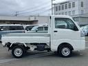 ４ＷＤ　オートマ　４枚リーフ　荷台三方開　荷台作業灯　大型ヘッドレスト　ハロゲンヘッドライト　マニュアルエアコン　パワーステアリング　サイドレバー式駐車ブレーキ　スピーカー一体型ＡＭ／ＦＭラジオ（千葉県）の中古車