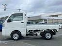 ４ＷＤ　オートマ　４枚リーフ　荷台三方開　荷台作業灯　大型ヘッドレスト　ハロゲンヘッドライト　マニュアルエアコン　パワーステアリング　サイドレバー式駐車ブレーキ　スピーカー一体型ＡＭ／ＦＭラジオ（千葉県）の中古車