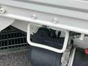 ４ＷＤ　オートマ　４枚リーフ　荷台三方開　荷台作業灯　大型ヘッドレスト　ハロゲンヘッドライト　マニュアルエアコン　パワーステアリング　サイドレバー式駐車ブレーキ　スピーカー一体型ＡＭ／ＦＭラジオ（千葉県）の中古車