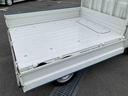 ４ＷＤ　オートマ　４枚リーフ　荷台三方開　荷台作業灯　大型ヘッドレスト　ハロゲンヘッドライト　マニュアルエアコン　パワーステアリング　サイドレバー式駐車ブレーキ　スピーカー一体型ＡＭ／ＦＭラジオ（千葉県）の中古車