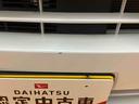 衝突被害軽減ブレーキ　横滑り防止装置　前後コーナーセンサー　ＣＤラジオチューナー　ＡＵＸ接続　キーレスエントリー　オートライト　オートハイビーム　マニュアルレベリング機能付ハロゲンヘッドライト（千葉県）の中古車