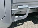衝突被害軽減ブレーキ　ＣＤ／ＡＵＸ　荷台三方開　荷台作業灯　ＬＥＤヘッドライト　ＬＥＤフォグランプ　パワーウィンド　バッテリーカバー　工具箱（盗難防止キー付き）　リヤスモークガラス　キーレスエントリー（千葉県）の中古車