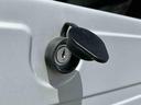 衝突被害軽減ブレーキ　ＣＤ／ＡＵＸ　荷台三方開　荷台作業灯　ＬＥＤヘッドライト　ＬＥＤフォグランプ　パワーウィンド　バッテリーカバー　工具箱（盗難防止キー付き）　リヤスモークガラス　キーレスエントリー（千葉県）の中古車