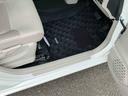 ＣＤ／ＵＳＢチューナー　電動格納ドアミラー　運転席シートリフター　キーレスエントリー　セキュリティアラーム　プライバシーガラス　横滑り防止装置　衝突被害軽減ブレーキ　アイドリングストップ（千葉県）の中古車