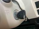 衝突被害軽減ブレーキ　横滑り防止装置　ＣＤラジオチューナー　ＡＵＸ接続　オートハイビーム　マニュアルレベリング機能付ハロゲンヘッドライト　キーレスエントリー　助手席シートアンダートレイ（千葉県）の中古車