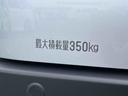 衝突被害軽減ブレーキ　コーナーセンサー　オートライト　プライバシーガラス　フロントパワーウィンドウ　オーバーヘッドシェルフ　スピーカー一体型ＡＭ・ＦＭラジオ　キーレスエントリー　アイドリングストップ（千葉県）の中古車