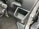 衝突被害軽減ブレーキ　コーナーセンサー　オートライト　プライバシーガラス　フロントパワーウィンドウ　オーバーヘッドシェルフ　スピーカー一体型ＡＭ・ＦＭラジオ　キーレスエントリー　アイドリングストップ（千葉県）の中古車