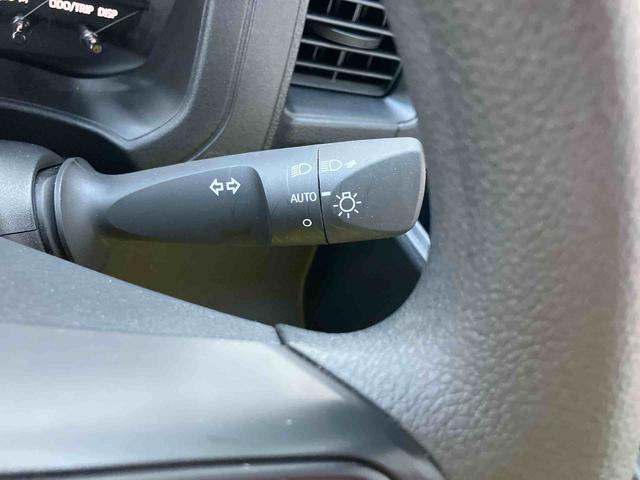 ハイゼットカーゴＤＸＦＲ専用ＣＶＴ　マルチリフレクターヘッドランプ　オーバーヘッドコンソール　６コーナーセンサー　キーレスエントリー　助手席前倒し機構　ＡＭ／ＦＭ付きＣＤステレオ（東京都）の中古車