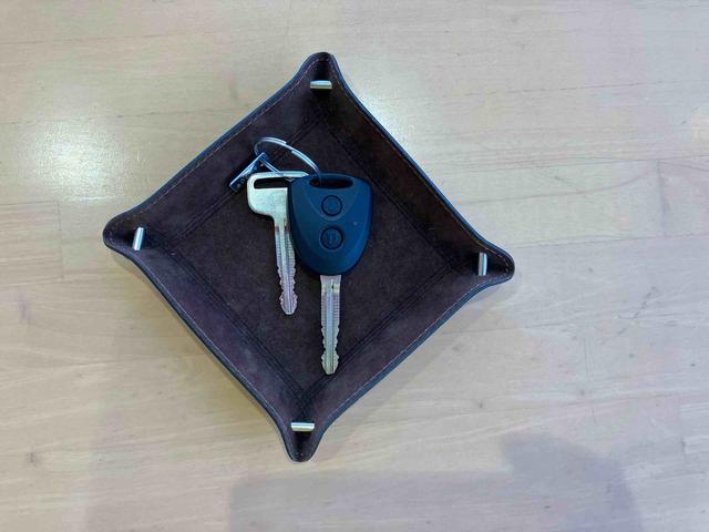 ハイゼットカーゴＤＸＦＲ専用ＣＶＴ　マルチリフレクターヘッドランプ　オーバーヘッドコンソール　６コーナーセンサー　キーレスエントリー　助手席前倒し機構　ＡＭ／ＦＭ付きＣＤステレオ（東京都）の中古車
