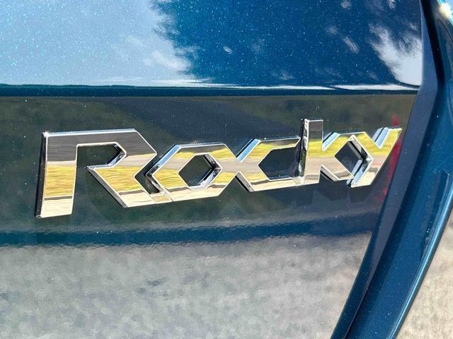 ロッキープレミアムＧ　クルーズコントロール　ＬＥＤヘッドランプ保証　新車保証・まごころ保証　１年間・走行距離無制限付き　アダプティブクルーズコントロール　全方位カメラ　ＬＥＤヘッドランプ　ＬＥＤフォグランプ　前席シートヒーター　電動パーキングブレーキ（東京都）の中古車