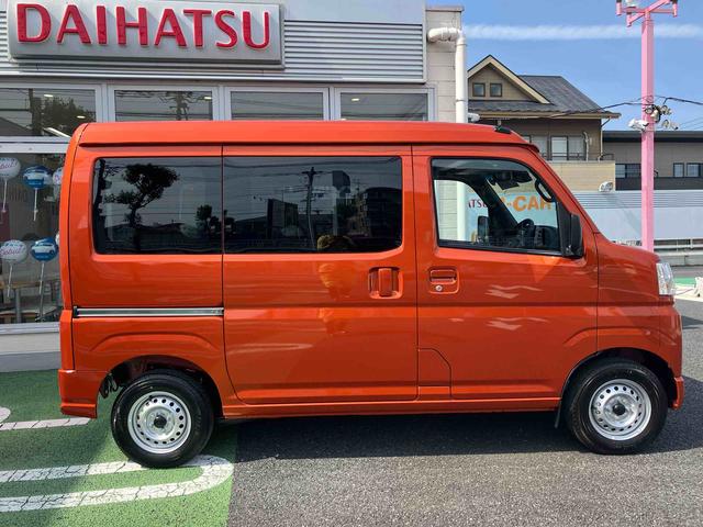 ハイゼットカーゴＤＸＦＲ専用ＣＶＴ　６コーナーセンサー　オーバーヘッドコンソール　マルチリフレクターヘッドランプ　キーレスエントリー　ＡＭ／ＦＭ付ＣＤステレオ　助手席前倒し機構　撥水加工フロントシート（東京都）の中古車