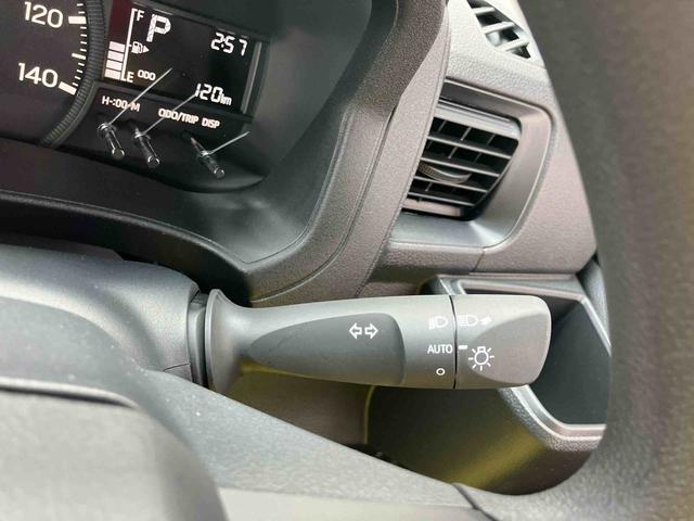 ハイゼットカーゴＤＸＦＲ専用ＣＶＴ　６コーナーセンサー　オーバーヘッドコンソール　マルチリフレクターヘッドランプ　キーレスエントリー　ＡＭ／ＦＭ付ＣＤステレオ　助手席前倒し機構　撥水加工フロントシート（東京都）の中古車