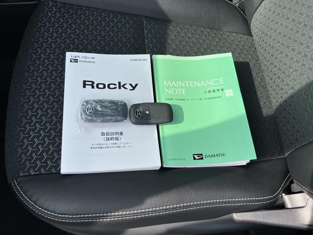ロッキープレミアムＧ　ＨＥＶ　ＣＤステレオ　パノラマモニター　ＡＢＳ保証１年間距離無制限付き　ＬＥＤフォグランプ　ＬＥＤヘッドランプ　キーフリーシステム　前席シートヒーター　ＵＳＢ電源ソケット　全方位カメラ　オートライト　アイドリングストップ　コーナーセンサー（東京都）の中古車