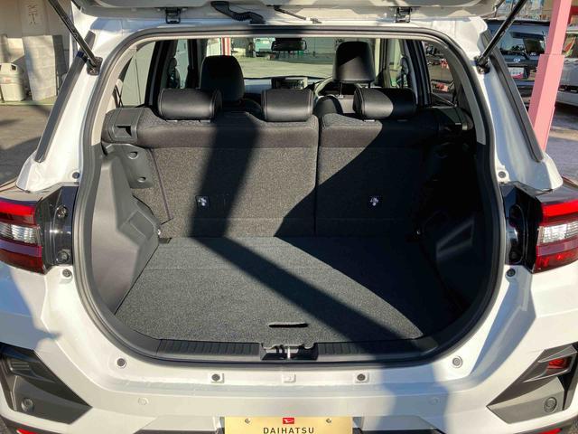 ロッキープレミアムＧ　ＨＥＶ　アダブティブクルーズコントロール搭載！保証　新車保証・まごころ保証　１年間・走行距離無制限付き　走行距離８０９ｋｍ　ＣＤチューナー　アダブティブクルーズコントロール　パノラマモニター　１７インチアルミホイール　電動パーキング　シートヒータ（東京都）の中古車