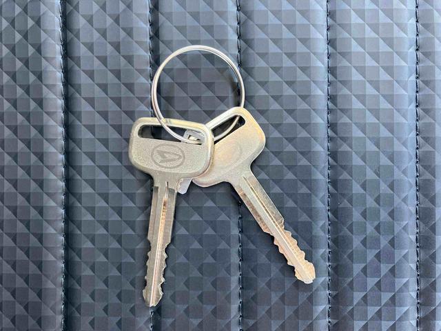 ハイゼットトラックスタンダード保証　新車保証・まごころ保証　１年間・走行距離無制限付き　走行距離２８ｋｍ　ＣＤチューナー　マニュアルエアコン　前後コーナーセンサー　アイドリングストップ（東京都）の中古車