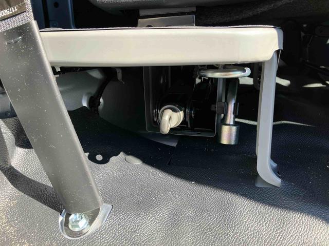 ハイゼットカーゴＤＸＦＲ専用ＣＶＴ　６コーナーセンサー　オーバーヘッドシェルフ　マルチリフレクターヘッドランプ　キーレスエントリー　ＡＭ／ＦＭＣＤステレオ　フロントスピーカー　マニュアルエアコン（東京都）の中古車