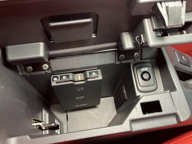 コペンセロオープンカー　二人乗　アクティブトップ　Ｂカメラ　ステアリングスイッチ　Ｐスタート　シートヒーター　ナビ　ＥＴＣ　ドラレコ　ＵＳＢ接続端子　アイドリングストップ　スポーツシート　キーフリー（神奈川県）の中古車