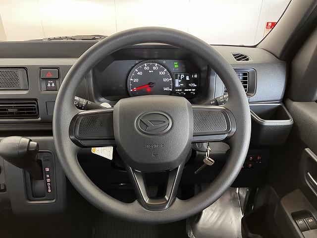 ハイゼットカーゴＤＸサポカーＳワイド適合　ラジオ　エアコン　アクセサリーソケット　コーナーセンサー　アイドリングストップ　光軸調整ダイヤル　横滑り防止機能　誤発進抑制機能　パワーウインドウ　キーレス（神奈川県）の中古車