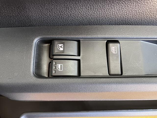 ハイゼットカーゴＤＸサポカーＳワイド適合　ラジオ　エアコン　アクセサリーソケット　コーナーセンサー　アイドリングストップ　光軸調整ダイヤル　横滑り防止機能　誤発進抑制機能　パワーウインドウ　キーレス（神奈川県）の中古車