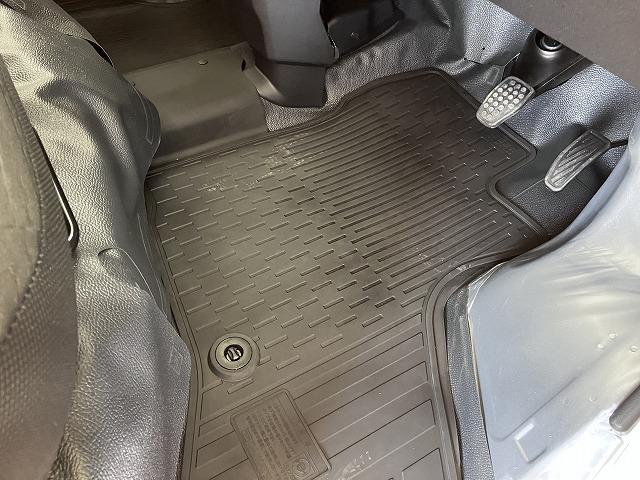 ハイゼットカーゴＤＸサポカーＳワイド適合　ラジオ　エアコン　アクセサリーソケット　コーナーセンサー　アイドリングストップ　光軸調整ダイヤル　横滑り防止機能　誤発進抑制機能　パワーウインドウ　キーレス（神奈川県）の中古車