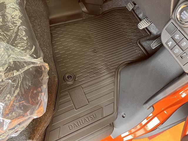 ハイゼットカーゴクルーズサポカーSワイド適合 エアコン アプリケーションソケット Pスタート コーナーセンサー 横滑り防止機能 誤発進抑制機能 電動格納ミラー 電動格納ミラー パワーウインドウ キーフリー(神奈川県)の中古車