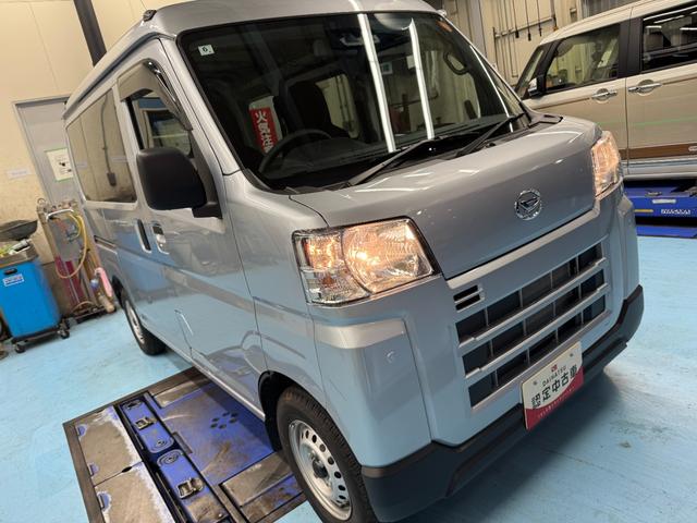 ハイゼットカーゴＤＸサポカーＳワイド適合　ラジオ　エアコン　アクセサリーソケット　コーナーセンサー　アイドリングストップ　光軸調整ダイヤル　横滑り防止機能　誤発進抑制機能　パワーウインドウ　キーレス（神奈川県）の中古車