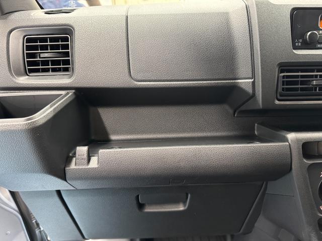 ハイゼットカーゴＤＸサポカーＳワイド適合　ラジオ　エアコン　アクセサリーソケット　コーナーセンサー　アイドリングストップ　光軸調整ダイヤル　横滑り防止機能　誤発進抑制機能　パワーウインドウ　キーレス（神奈川県）の中古車