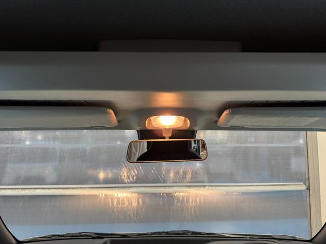 ハイゼットカーゴＤＸサポカーＳワイド適合　ラジオ　エアコン　アクセサリーソケット　コーナーセンサー　アイドリングストップ　光軸調整ダイヤル　横滑り防止機能　誤発進抑制機能　パワーウインドウ　キーレス（神奈川県）の中古車