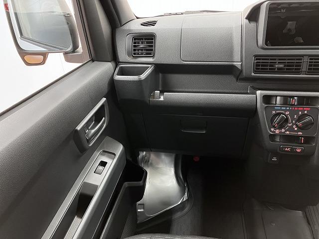 ハイゼットカーゴＤＸサポカーＳワイド適合　ラジオ　エアコン　アクセサリーソケット　コーナーセンサー　アイドリングストップ　光軸調整ダイヤル　横滑り防止機能　誤発進抑制機能　パワーウインドウ　キーレス（神奈川県）の中古車