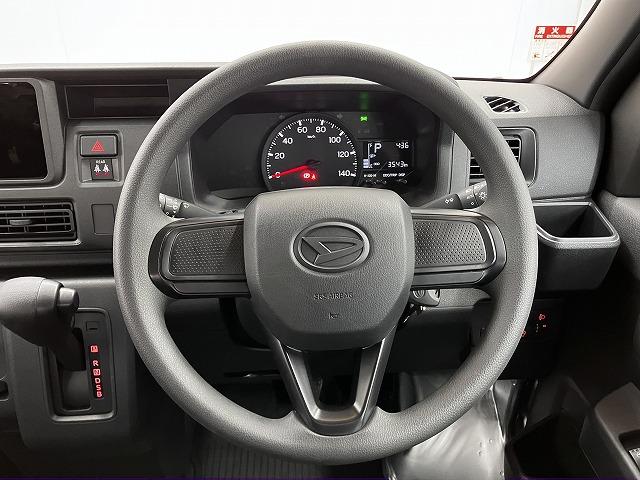 ハイゼットカーゴＤＸサポカーＳワイド適合　ラジオ　エアコン　アクセサリーソケット　コーナーセンサー　アイドリングストップ　光軸調整ダイヤル　横滑り防止機能　誤発進抑制機能　パワーウインドウ　キーレス（神奈川県）の中古車