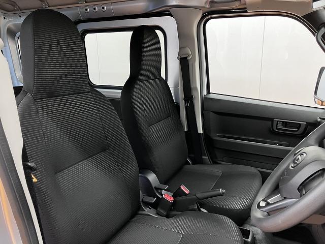 ハイゼットカーゴＤＸサポカーＳワイド適合　ラジオ　エアコン　アクセサリーソケット　コーナーセンサー　アイドリングストップ　光軸調整ダイヤル　横滑り防止機能　誤発進抑制機能　パワーウインドウ　キーレス（神奈川県）の中古車