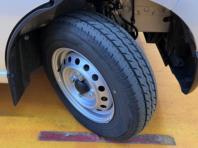 ハイゼットカーゴＤＸサポカーＳワイド適合　ラジオ　エアコン　アクセサリーソケット　コーナーセンサー　アイドリングストップ　光軸調整ダイヤル　横滑り防止機能　誤発進抑制機能　パワーウインドウ　キーレス（神奈川県）の中古車