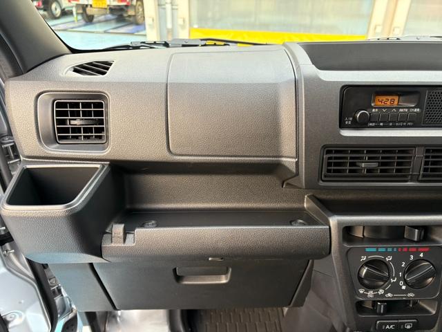 ハイゼットカーゴＤＸサポカーＳワイド適合　ラジオ　エアコン　アクセサリーソケット　コーナーセンサー　アイドリングストップ　光軸調整ダイヤル　横滑り防止機能　誤発進抑制機能　パワーウインドウ　キーレス（神奈川県）の中古車