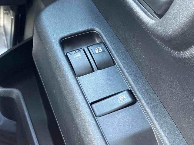 ハイゼットカーゴデラックス　リヤベンチシート　ＥＴＣ車載器　キーレス保証１年間距離無制限付き　前席パワーウインドウ　アイドリングストップ　キーレスエントリー　リヤベンチシート　コーナーセンサー　エアコン　オーバーヘッドシェルフ　誤発進抑制制御機能（東京都）の中古車