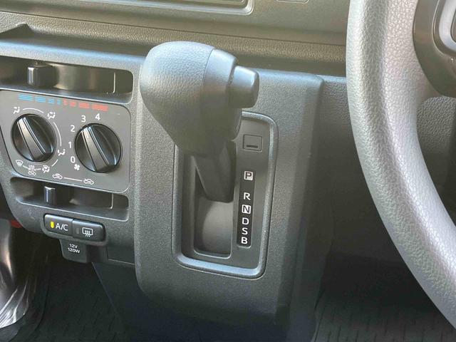 ハイゼットカーゴデラックス　リヤベンチシート　ＥＴＣ車載器　キーレス保証１年間距離無制限付き　前席パワーウインドウ　アイドリングストップ　キーレスエントリー　リヤベンチシート　コーナーセンサー　エアコン　オーバーヘッドシェルフ　誤発進抑制制御機能（東京都）の中古車